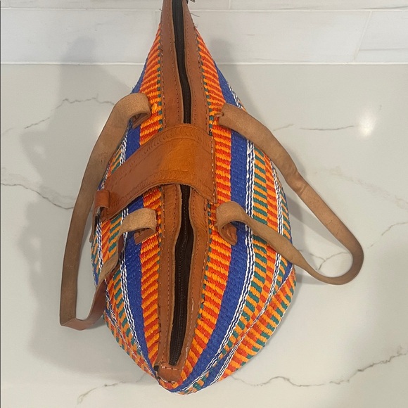 Kenyan Kiondo Handwoven Sisal & Leather Medium Tote Bag - Picture 6 of 14